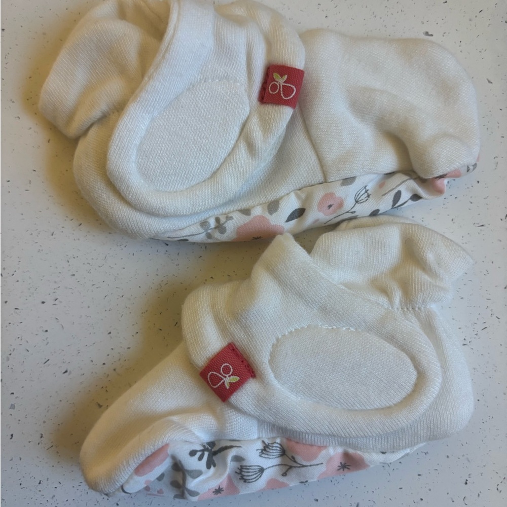 BABY SOCKS/BOOTIES